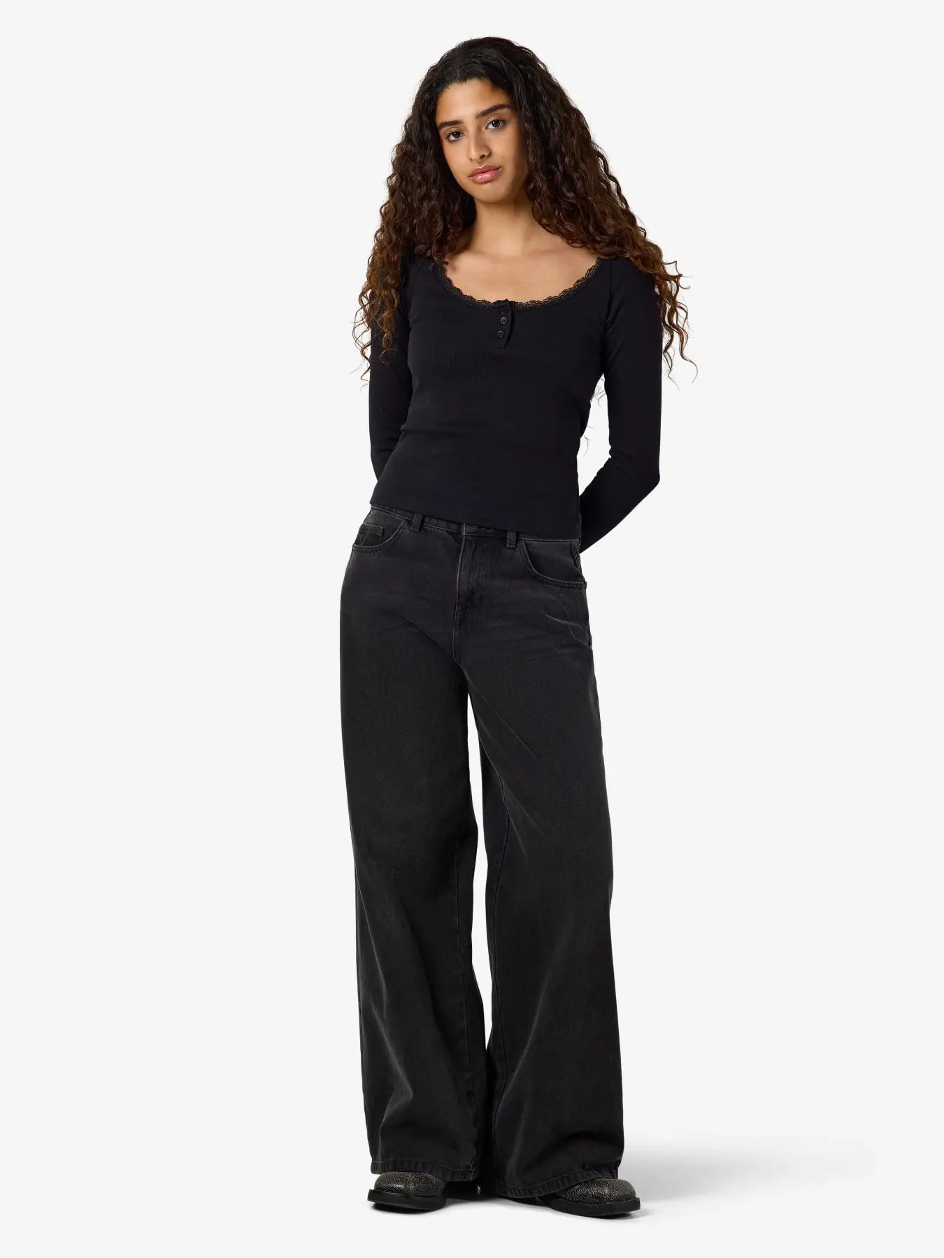 MAYA LACE HENLEY TOP (BLACK)