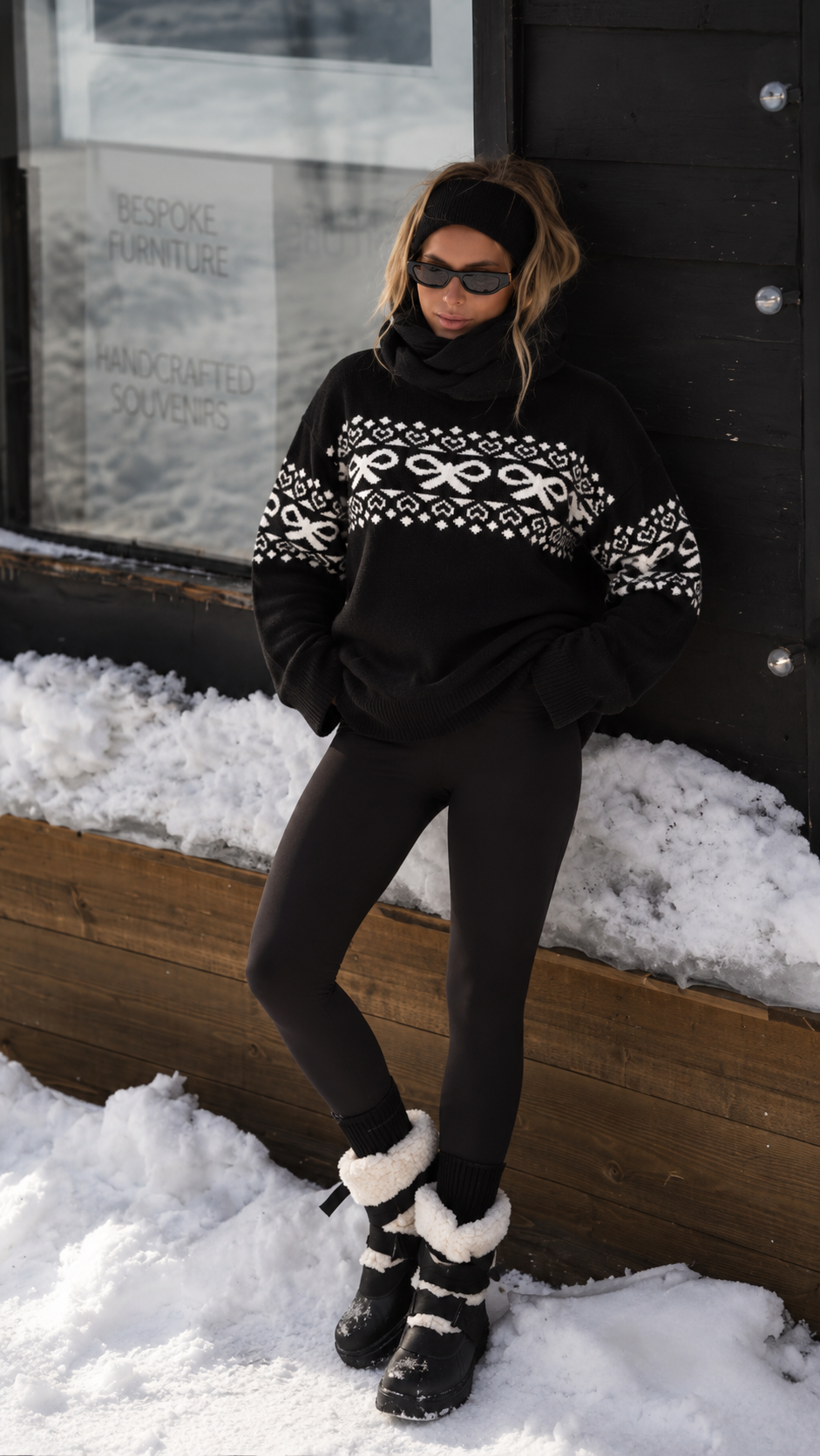 BOW ISLE CHRISTMAS KNIT SWEATER (BLACK/IVORY)