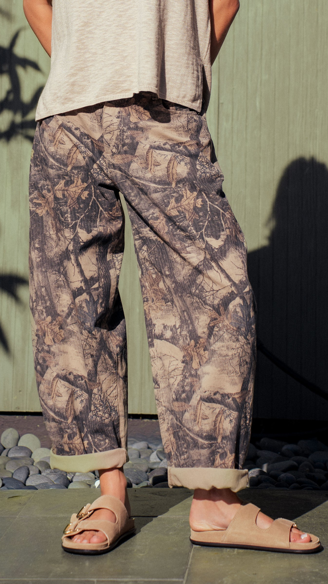 VINTAGE WASHED CAMO LEAF PRINT BARREL PANTS