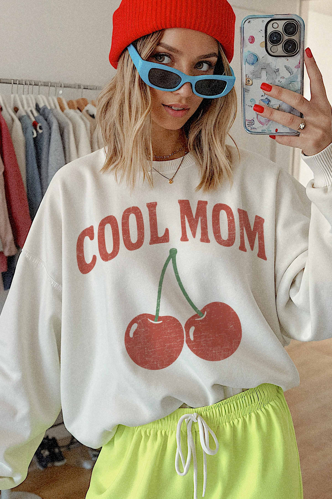 COOL MOM CHERRY SWEATSHIRT (LIGHT HEATHER GREY)