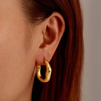 WAVY HOOP GOLD EARRINGS
