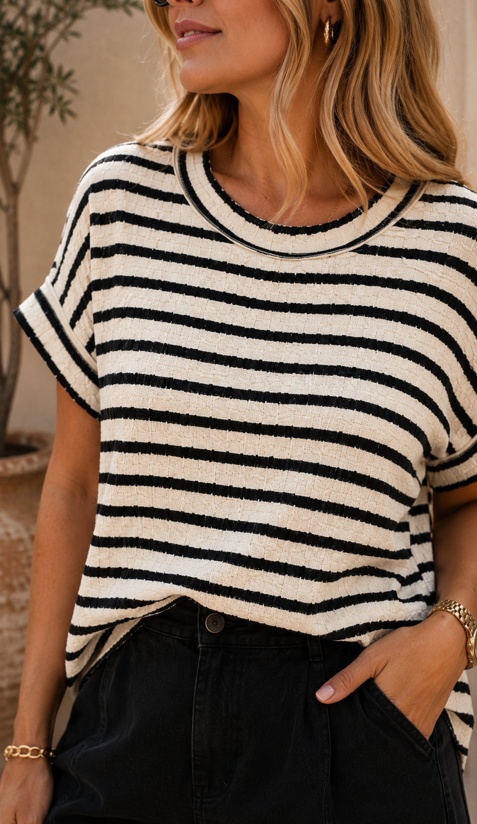 JACQUARD STRIPED SHORT SLEEVE HI-LOW TEE (BLACK)