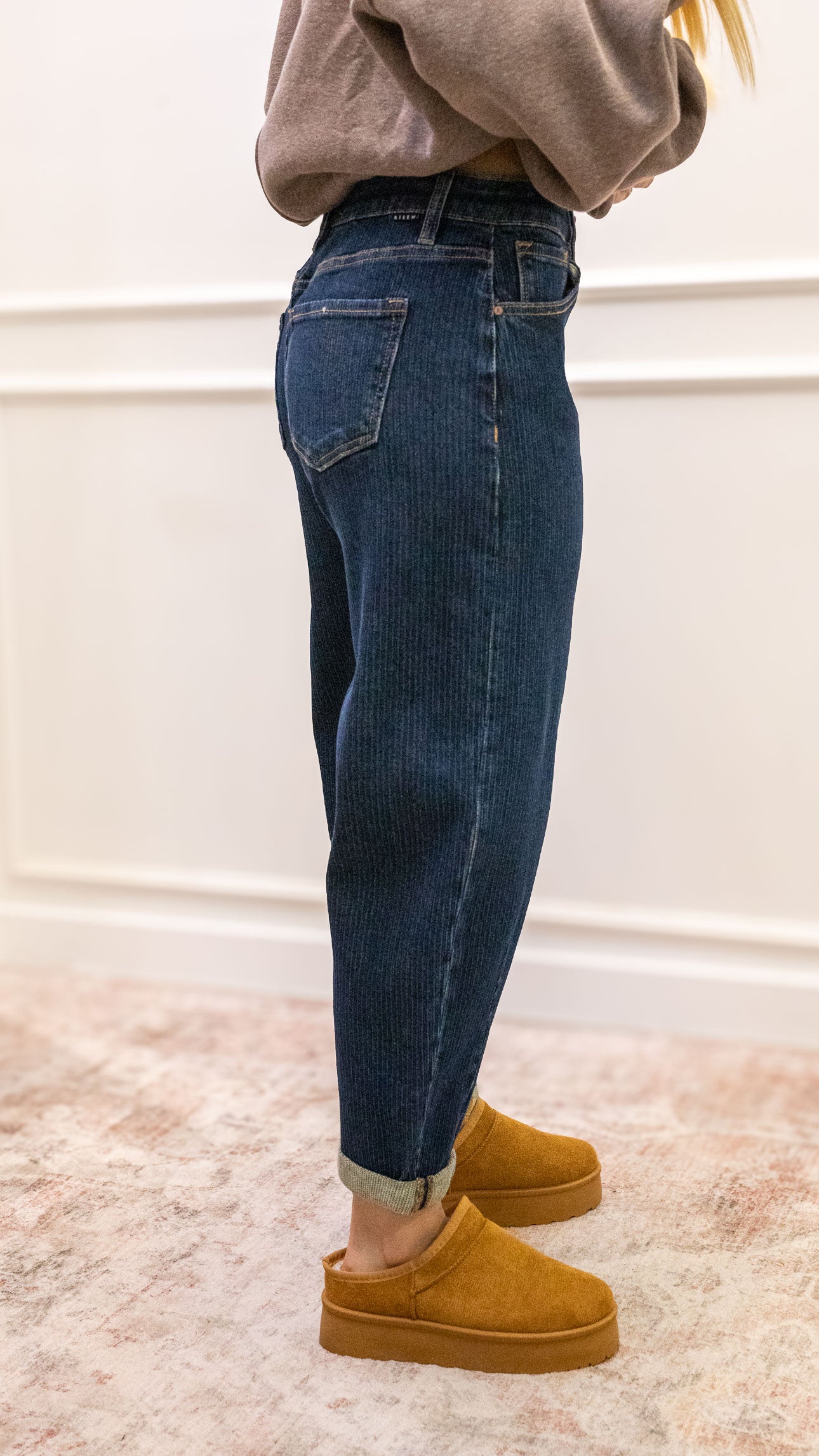 CHELSEA BARRELL JEANS (DARK WASH)