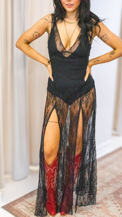 GWENIVERE LACE DRESS (BLACK)