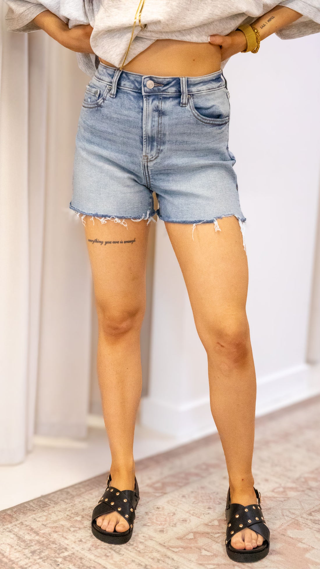 DISTRESSED HEM DENIM SHORTS