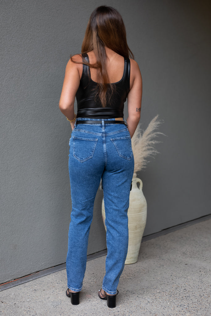 NEW LEVI STRAIGHT LEG JEANS *SIZE 31*  (VINTAGE MED WASH)