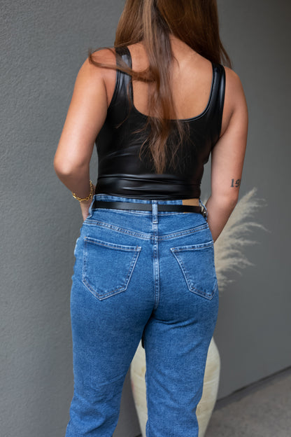 NEW LEVI STRAIGHT LEG JEANS *SIZE 31*  (VINTAGE MED WASH)