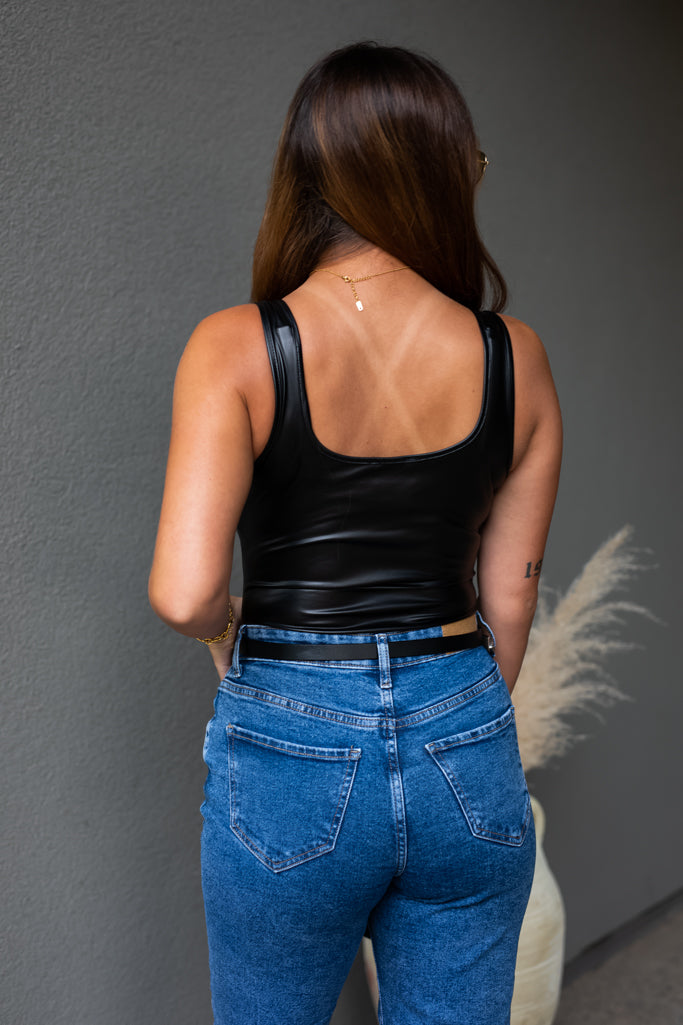 NEW LEVI STRAIGHT LEG JEANS *SIZE 31*  (VINTAGE MED WASH)