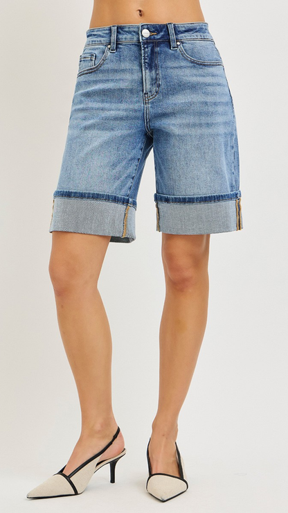 CURVY SIZE HIGH RISE MID LENGTH CUFFED SHORTS