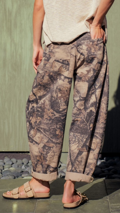 VINTAGE WASHED CAMO LEAF PRINT BARREL PANTS